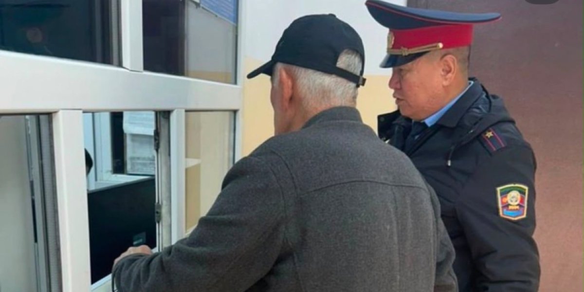 Автобус ішінде хиджабтағы жасөспірім қызға тиіскен зейнеткер ұсталды