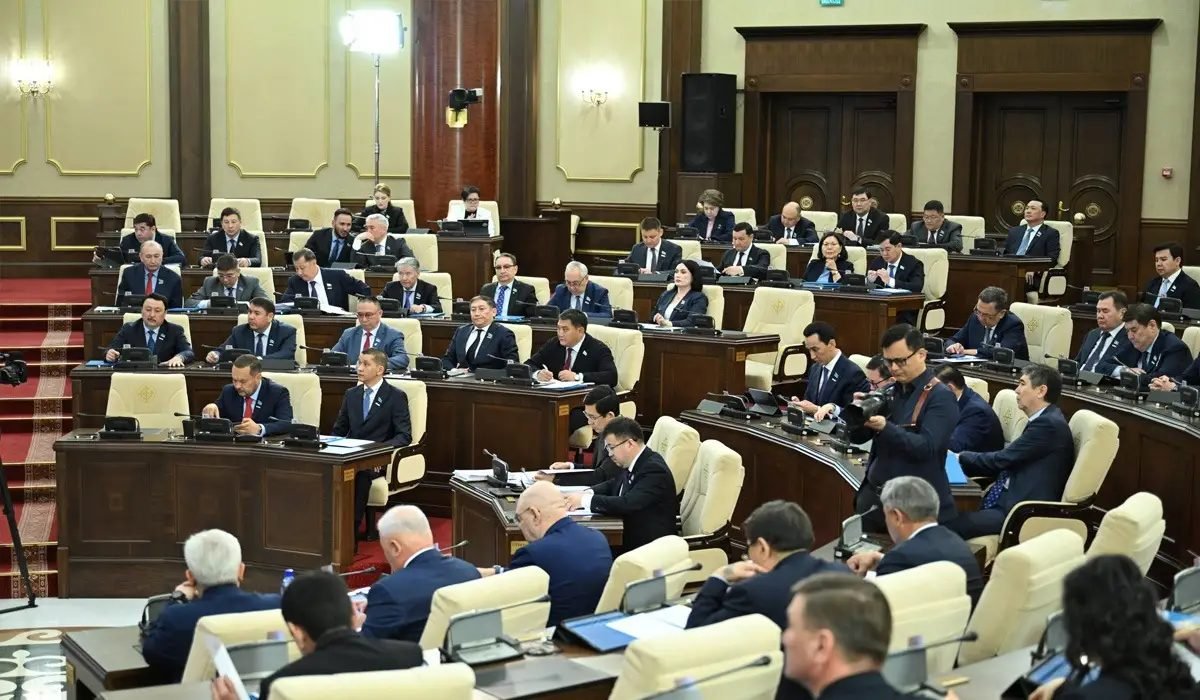 Депутаттарға "туған күнмен құттықтауға" заңмен тыйым салынды