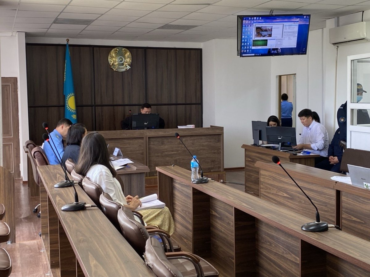 Ауысқан адвокат, үнсіз күдікті: Әл-Фарабидегі жол апаты бойынша сот процесі кейінге шегерілді
