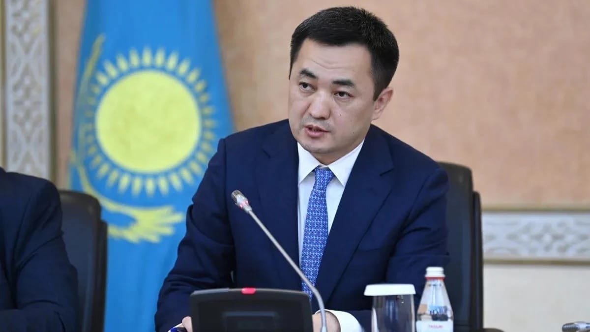 Айбек Дәдебай екі партияны бір-біріне қарсы қоюдың қажеті жоқ екенін айтты