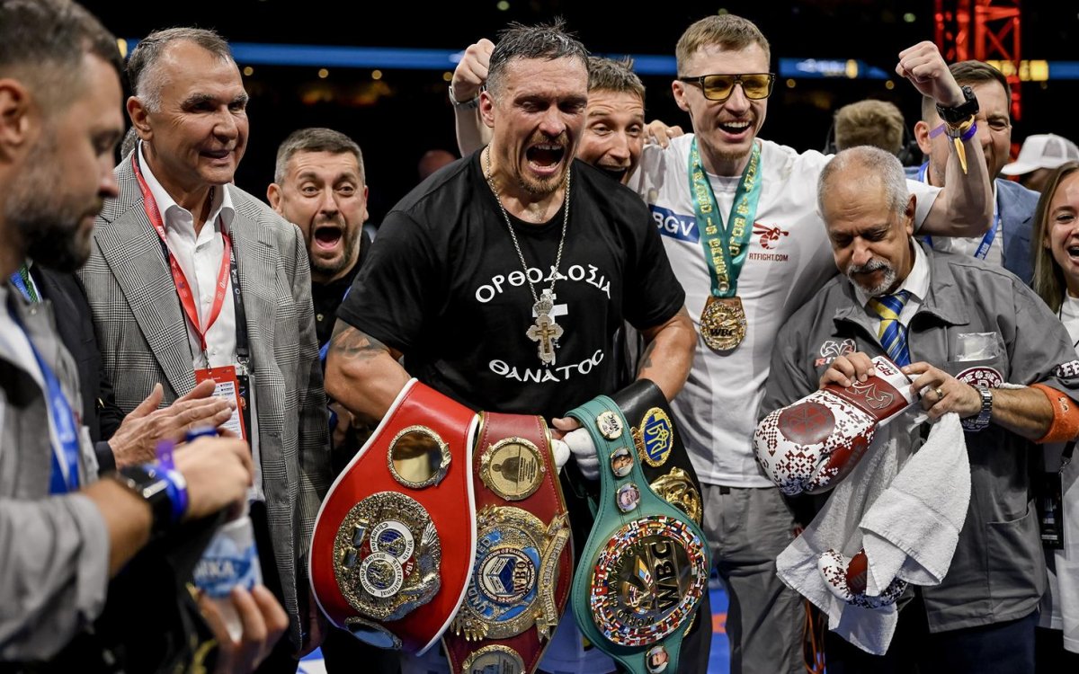Украиналық боксшы Александр Усик барлық чемпиондық атақтарынан бас тартты