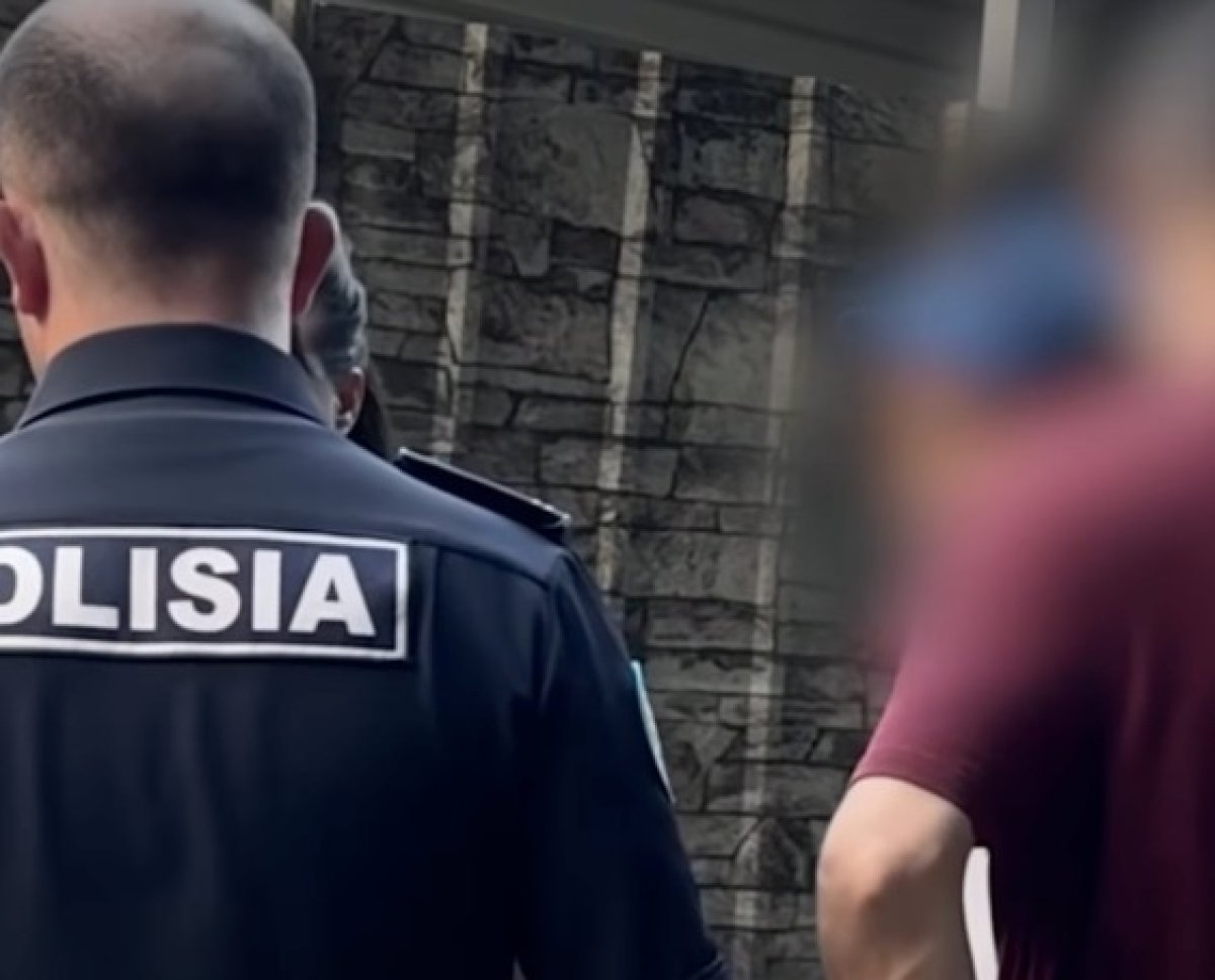 Алматыда жертөледен полиэтиленге оралған ер адамның мәйіті табылды