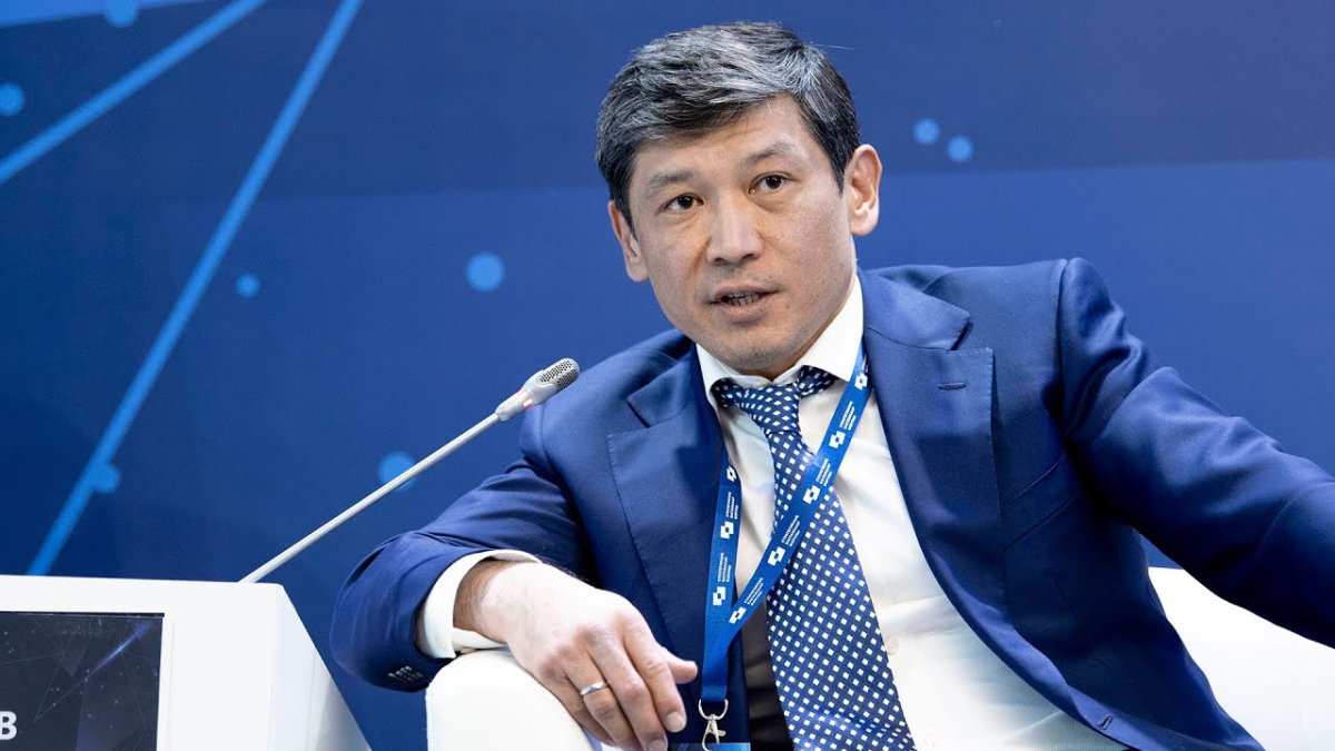 «Күшті болса, неге көшпейді?»: Айбек Барыс Қазақстаннан безінген кәсіпкерлерге шүйлікті