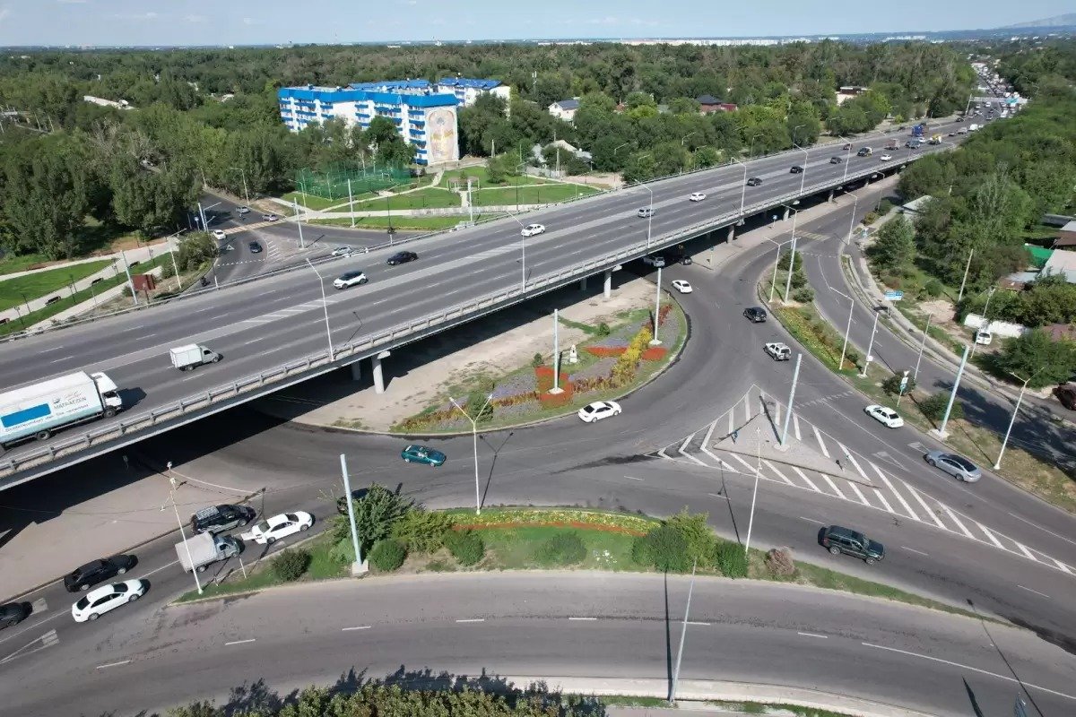 Алматыдағы ең қарбалас жолдың бірі сегіз жолаққа дейін кеңейтіледі