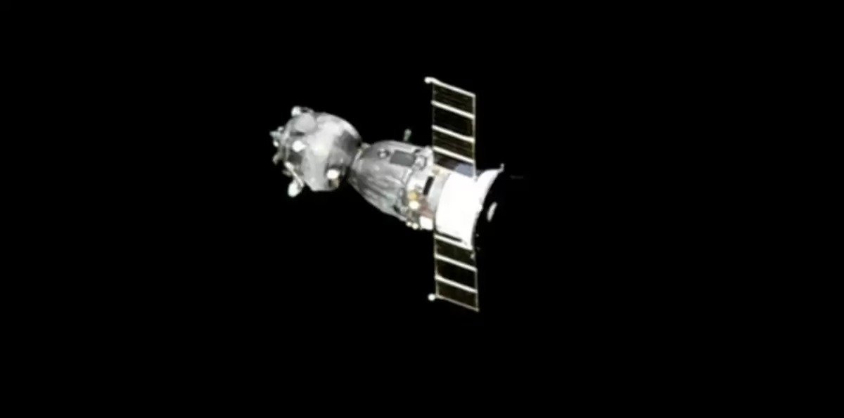 Ғарыш сапары аяқталды: «Союз МС-28» экипажы Жезқазған маңына қонды