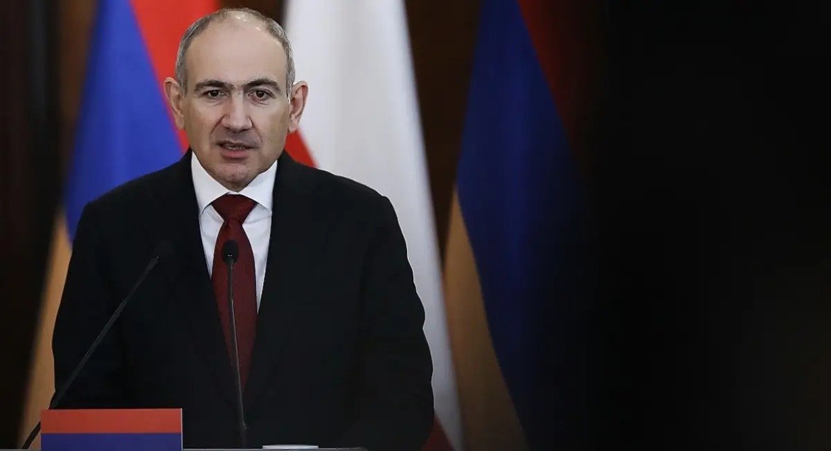 Пашинян Армения үкіметінің отставкаға кететінін мәлімдеді