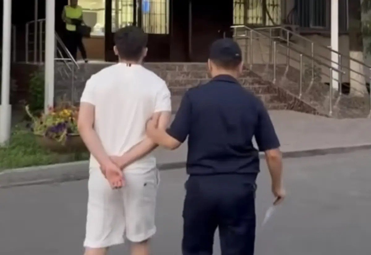 Желіде балағат сөз айтып, әдепсіз видео жариялаған блогер жауапқа тартылды
