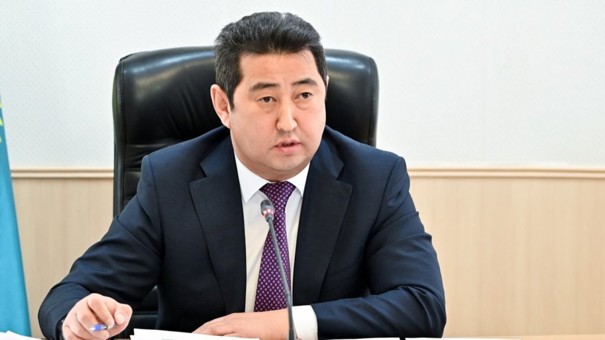 Айдарбек Сапаров қызметінде қалды