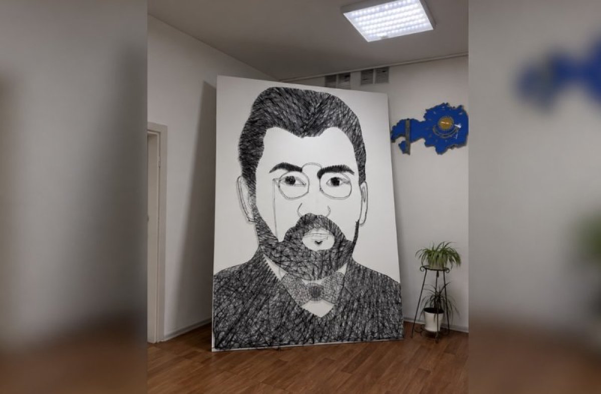Астанада Ахмет Байтұрсынұлының алып портреті шеге мен жіптен жасалды