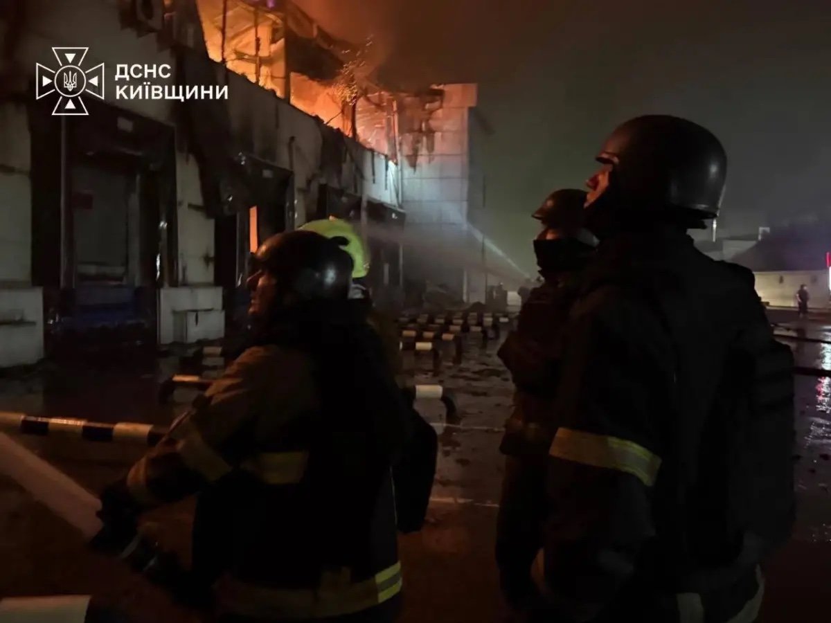 Зеленский: Ресей Трамп өкілдерінің сапары қарсаңында Киев әуежайларына соққы жасады
