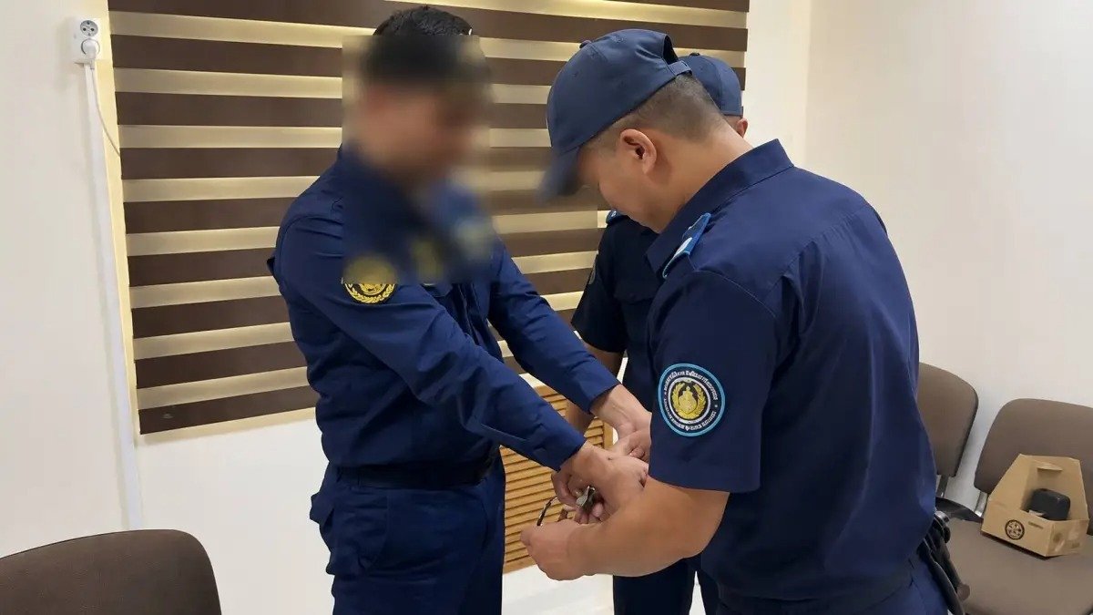 Каспийдегі қайғылы жағдай: Әскери-теңіз күштері штабының бастығы және тағы төрт командир ұсталды