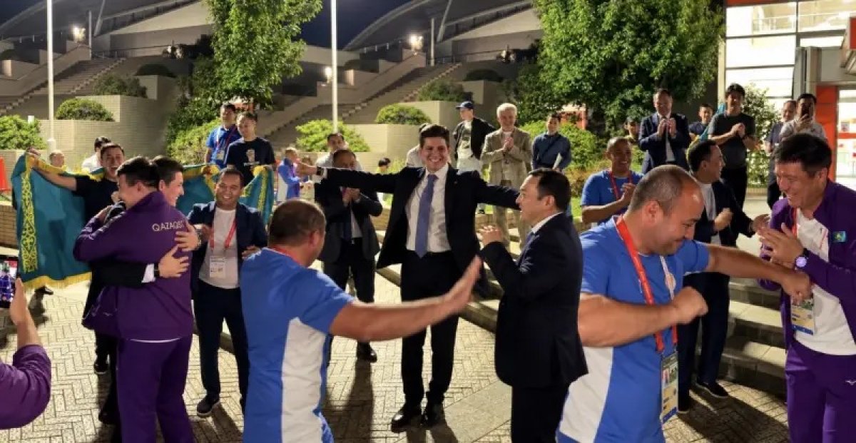 Мирзиёевтің күйеу баласы мен Шахмұрат Муталип Азия ойындарындағы жеңісін бірге тойлады