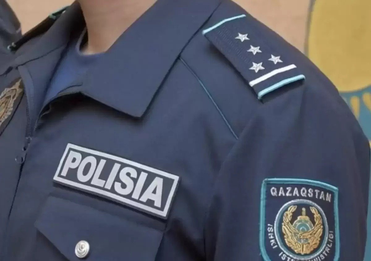 Өскеменде бұзақылық жасаған адамға ескерту жасаған полицей қаза тапты