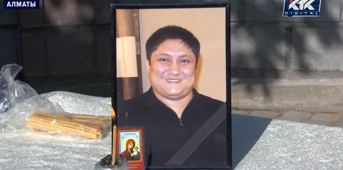 Алматыда жүкті әйелдің көз алдында ер адамды көлік тұрағына бола пышақтап өлтірді