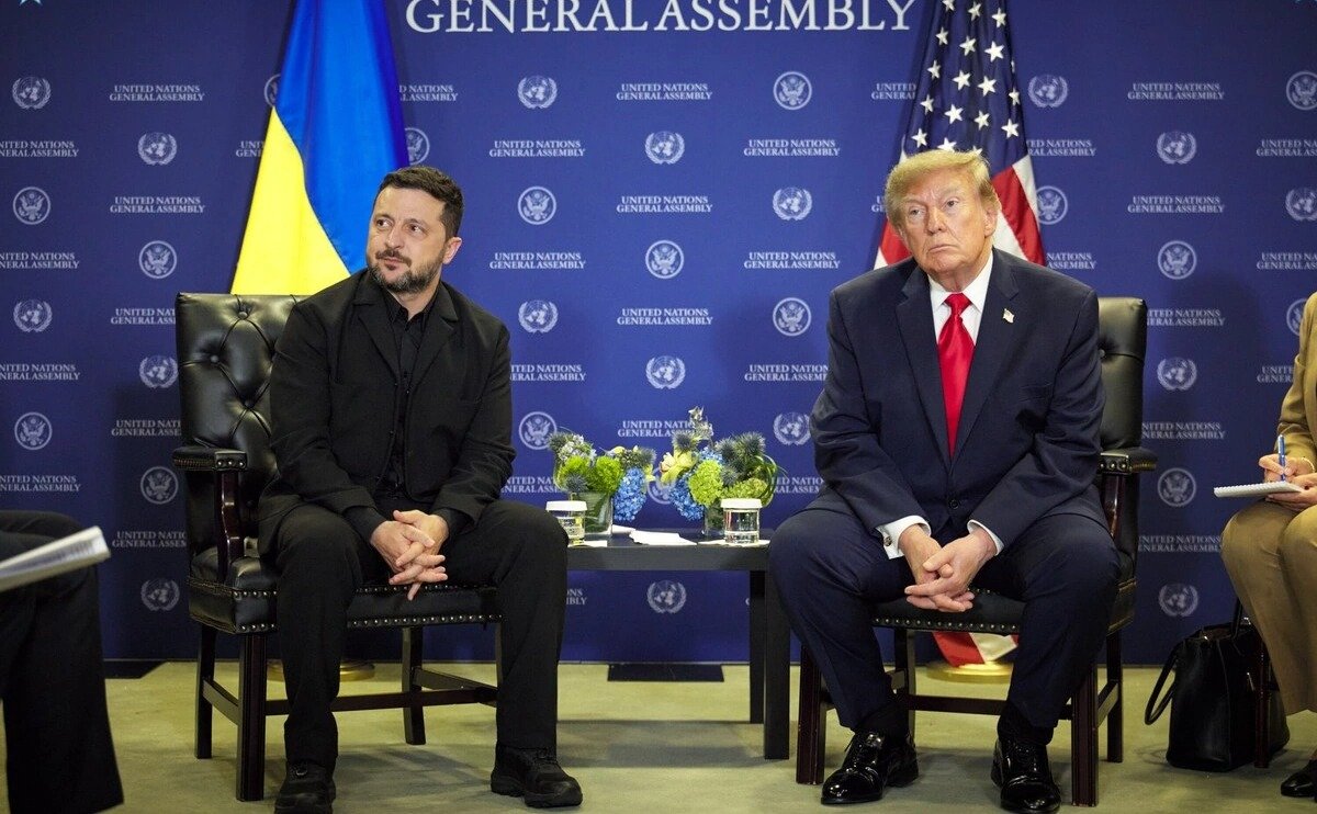 Трамп Путинмен салыстырғанда Зеленскиймен келіссөз жүргізу қиын екенін айтты