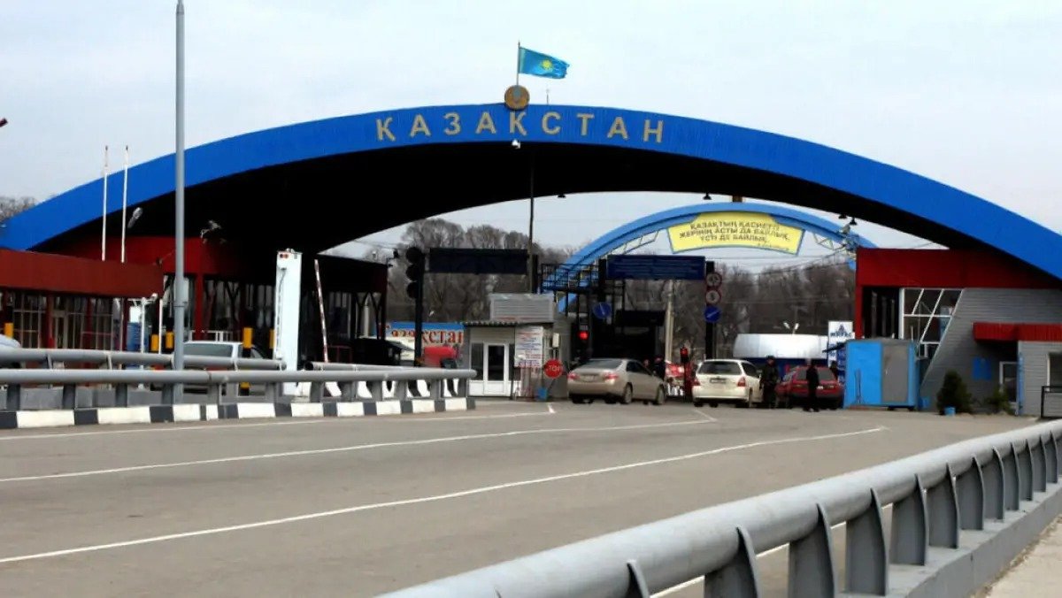 Өзбекстан шекарасында кеденшілер параны жиі алады – Қаржы министрлігі