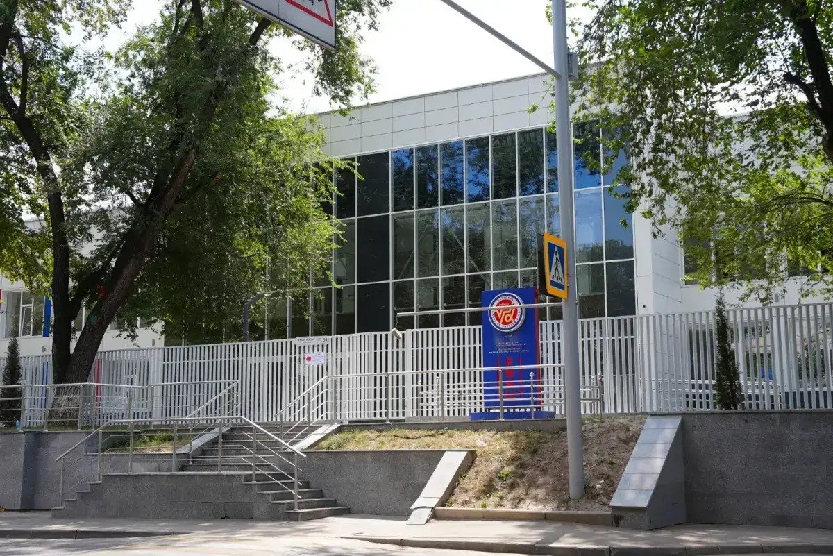 Алматыдағы РФММ оқушылары жаппай уланудан кейін қашықтан оқиды