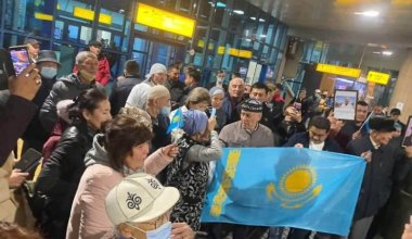 Арон Атабек Алматыға ұшып келді