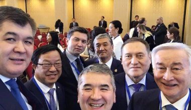Экс-министр Елжан Біртанов Facebook-ке оралды. Оқырмандар реакциясы