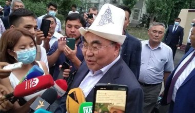 Қырғызстанның экс-президенті Асқар Ақаев ақталып шықты