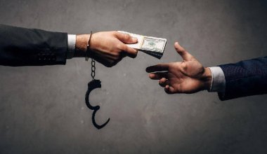 Қызметкердің жемқорлық қылмысы үшін үш-ақ басшы отставкаға кетті