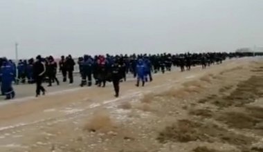 «Қаламқастағы» жұмысшылар 300 шақырымдағы Ақтауға жаяу шығып кетті