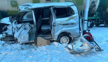 Ақмола облысында автокөлік пен жүк пойызы соқтығысып, 3 адам қаза тапты