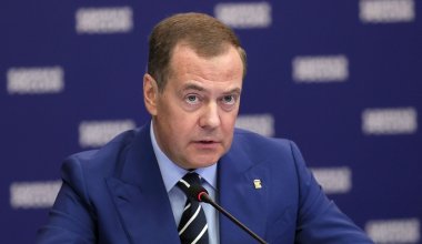 Медведев: Шетел агентін Ресейдегі табысынан айыру керек