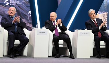 "Әр әзілдің астарында зіл бар": депутат Тоқаевтың Путин мен Лукашенкоға айтқан сөзі жайлы