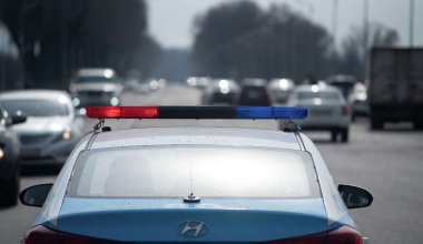 Алматыда ұсталған күдікті полиция көлігінде суицид жасады