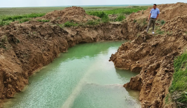 Астанаға жақын маңдағы аудан 4 айдан бері сусыз отыр: Құбыр жөндеуге кеткен 1 млрд теңге қайда?