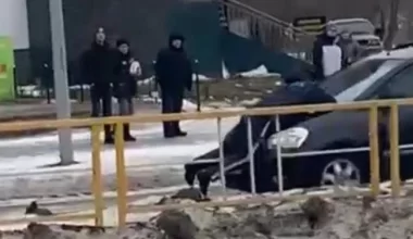 Полициядан да қорықпаймын - Рудныйда көлік жүргізушісі тәртіп сақшысын сүйретіп әкетті