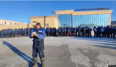 Жаңаөзендегі ереуіл: мұнайшылар Астанаға баратынын ескертті