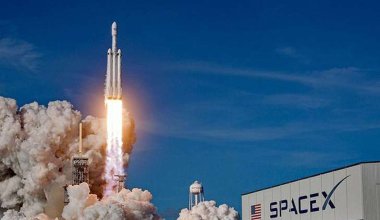 SpaceX ғарышқа туристерді ұшырды