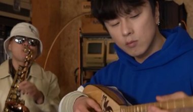 "Жан-жүрегімен шырқады": Корея әншісі Шәмшінің "Ана туралы жырын" орындады (видео)