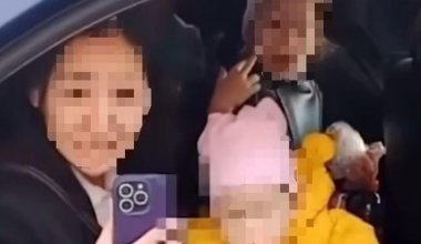 Кімдікі дұрыс: таксиші балалары көлікте тамақ жеген әйелден түсуін талап етіп дау шықты