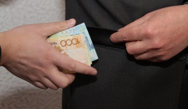 150 миллион теңгені жымқырған: ҚТЖ қызметкерлеріне қатысты үкім шықты