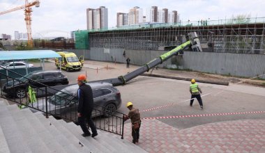 Астанада LRT құрылысы кезінде кран құлады