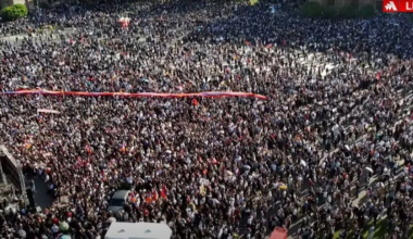Армениядағы митинг: КАМАЗ наразылық білдірушілерді басып кетті