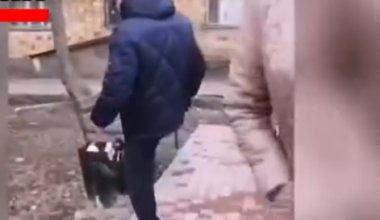 Қарағандыда аудан әкімі орынбасарының қоқыс жәшіктерін тепкен видеосы тарады