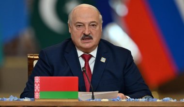 «Несіне дірілдейміз»: Лукашенко «Шанхай ондығын» доллардан бас тартуға шақырды