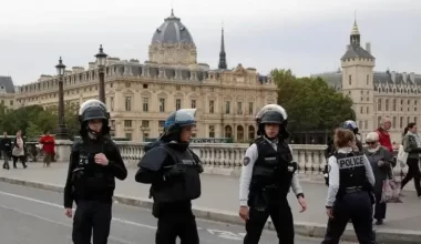 Олимпиада-2024: Франция полицейлерінің сағыз шайнауына тыйым салынды