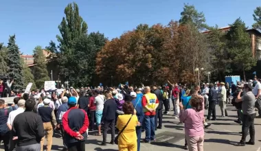 Әкімдіктер бейбіт митинг өткізуге шектеу қойған. Конституциялық сот оның заңдылығын тексереді