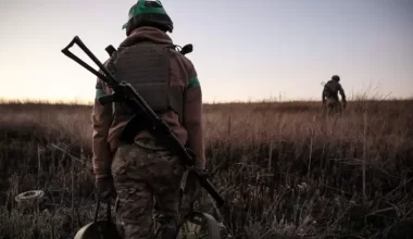 Донбастағы шегініс: Украина әскері әлсіреді ме, әлде Ресей күшейді ме