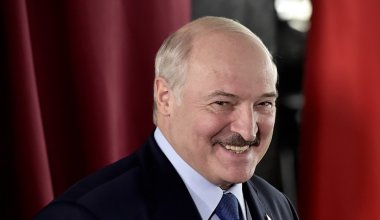 Беларусьті 30 жыл басқарған Лукашенко жетінші рет президент сайлауына түседі