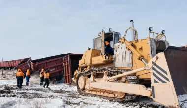 Темір жолдағы апат: адамдарды тасымалдауға 10 автобус жұмылдырылды