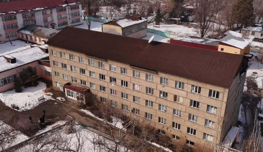 Балалар үйіндегі шу: тәрбиеленушілер Алматыда қалатын болды
