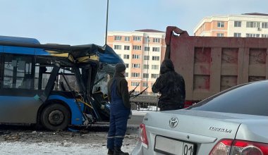 Астанада жолаушылар автобусы жүк көлігімен соқтығысты