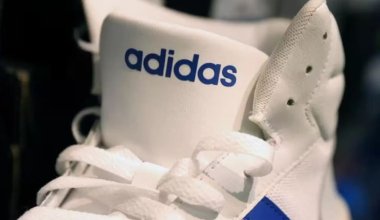 Nike, Adidas және Crocs Трамптан кедендік баж салығын алып тастауды сұрады