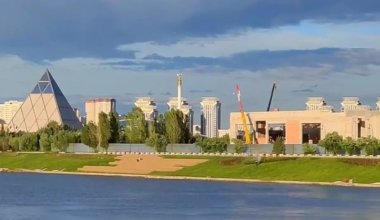 Астаналықтар ақыры жеңілді: президент бағында құрылыс қызу жүріп жатыр